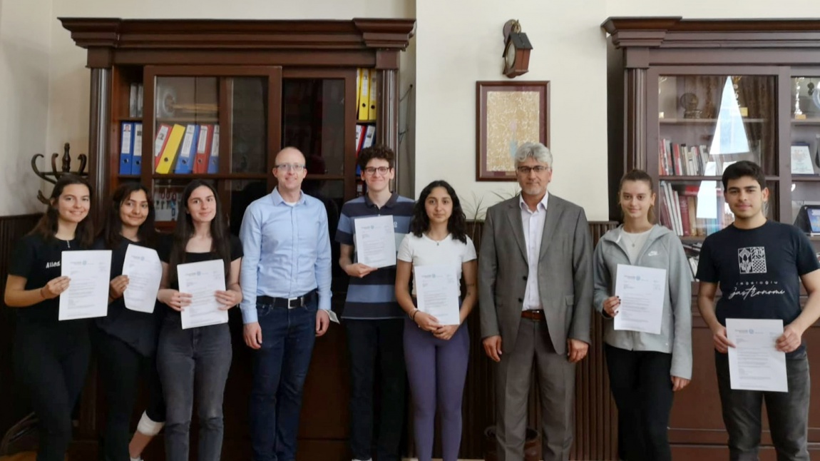 Sekiz Öğrencimiz Almanya'da Burslu Yaz Okulu Eğitimine Hak Kazandı