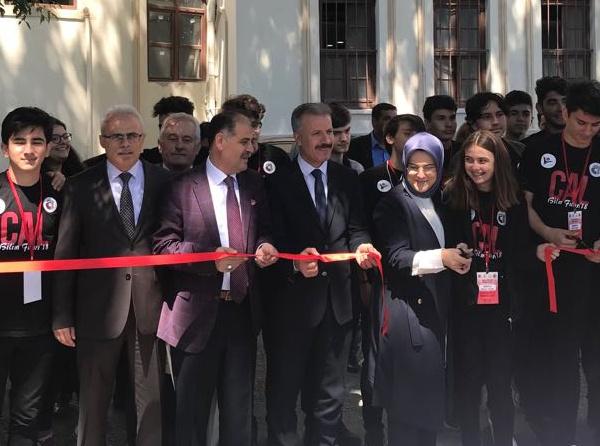 Cağaloğlu Anadolu Lisesi Tübitak 4006 Bilim Fuarımız Büyük Bir Heyecanla Açıldı.
